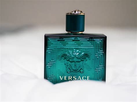 bizcocho para hombre versace|Versace para hombre.